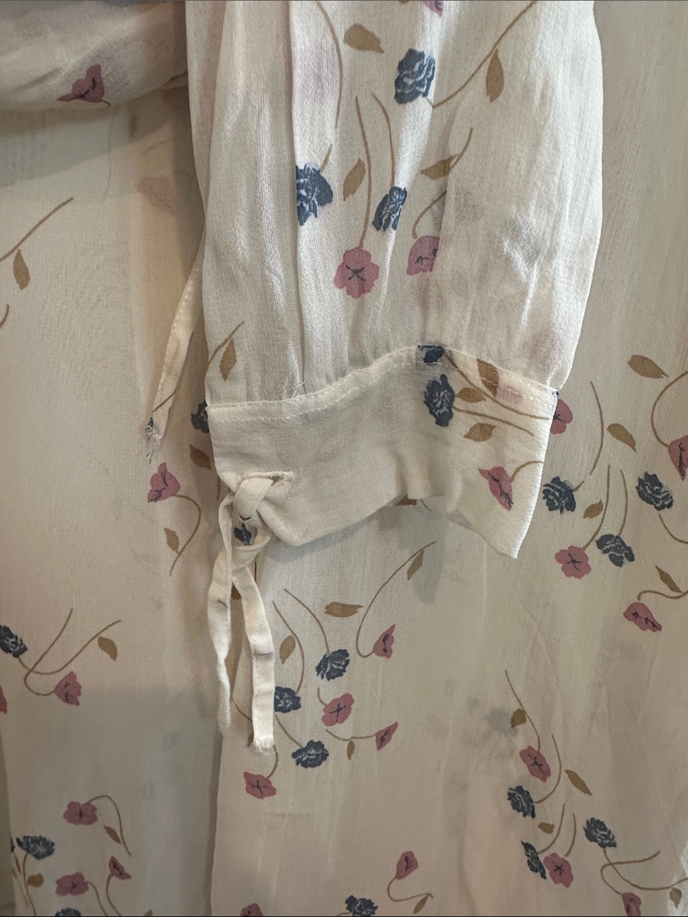Anne Fontaine Paris Cream Floral Tie-Front and Back Blouse. Size 2 - Picture 4 of 5